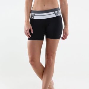 Lululemon Reversible Groove Shorts Size 2